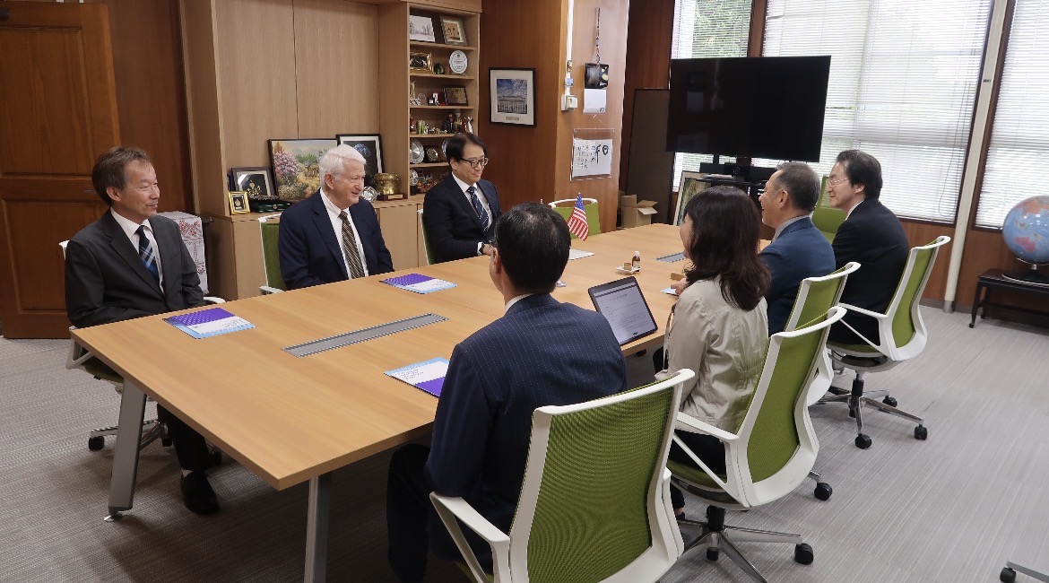 長崎大学学長との懇談の様子1
