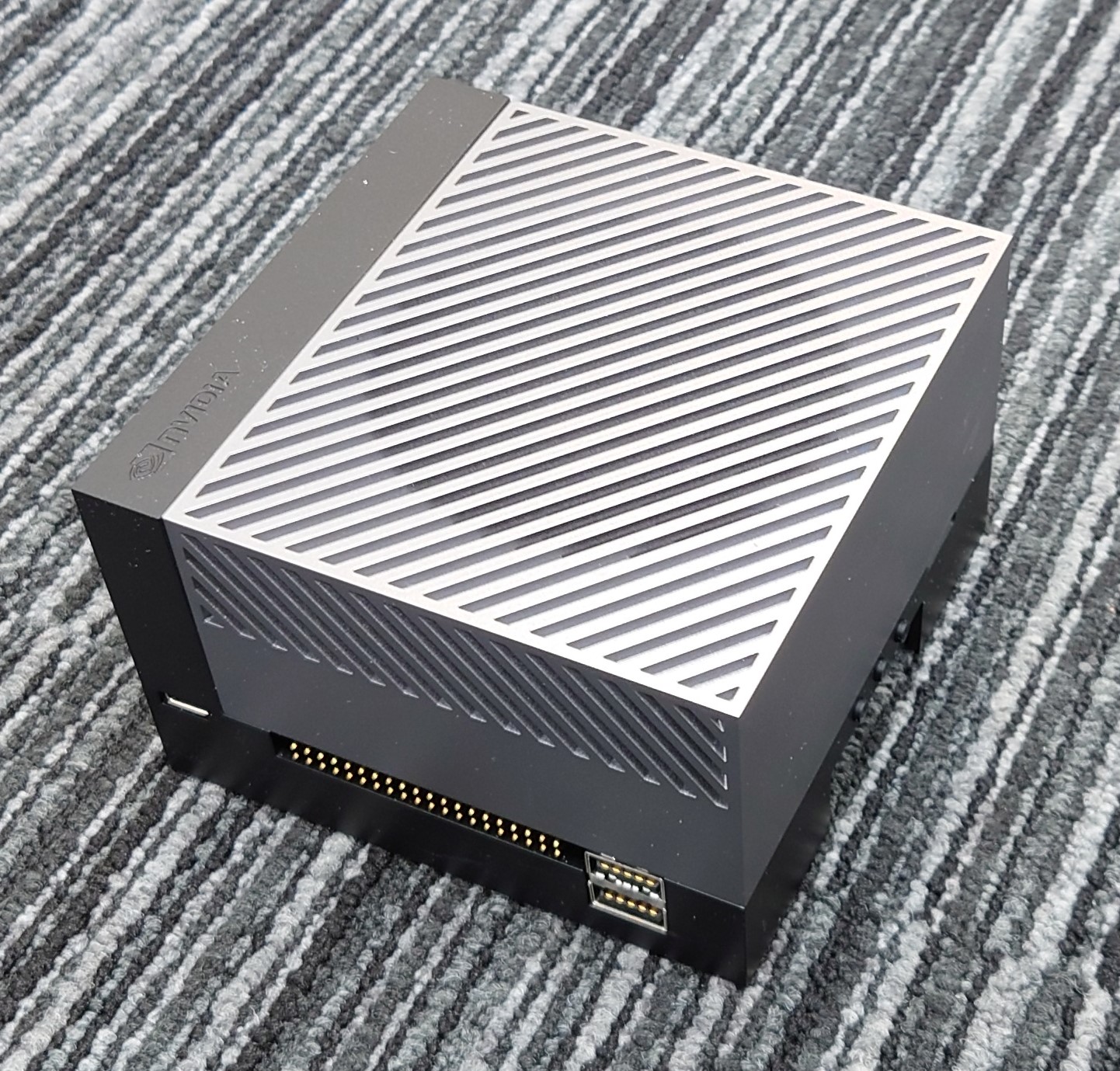 NVIDIA Jetson AGX Orin（低消費電力ARM12コア）