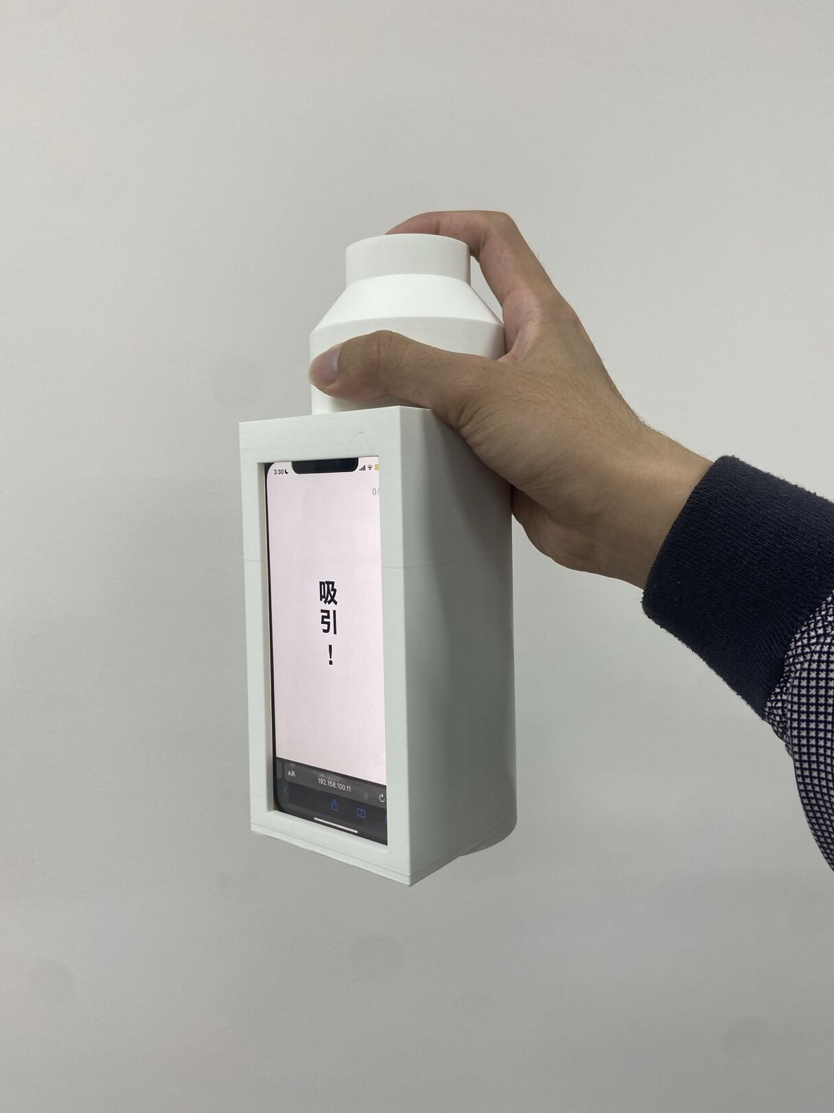スプレー型デバイスを斜めから見た外観