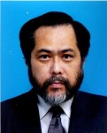 対馬龍司 写真